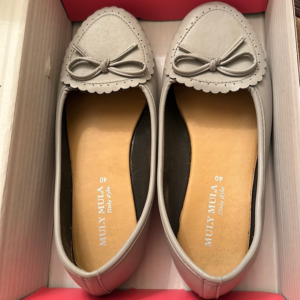 Gray Muly Mula flats with bow; EU size 40 (approx. US size 9)